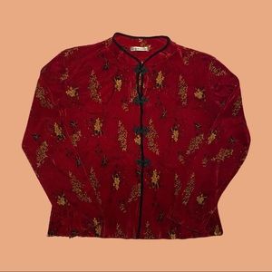 Woman’s Long sleeve crew neck floral pattern light weight blouse.100% polyester.